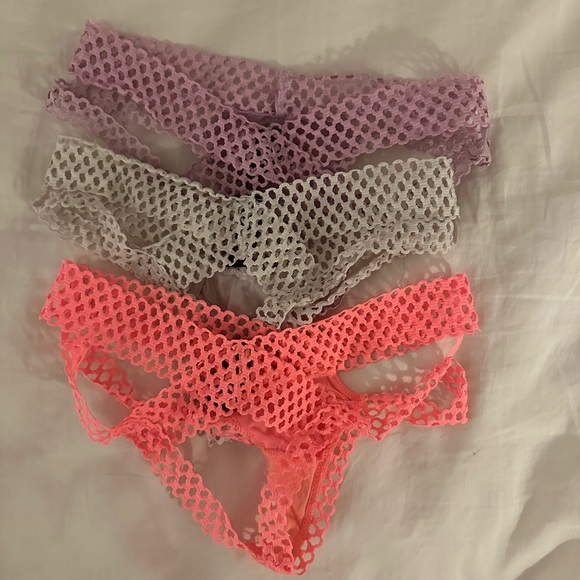Victoria’s Secret Set of 3 Lacy Thongs - XS (Brand New) - Picture 2 of 10